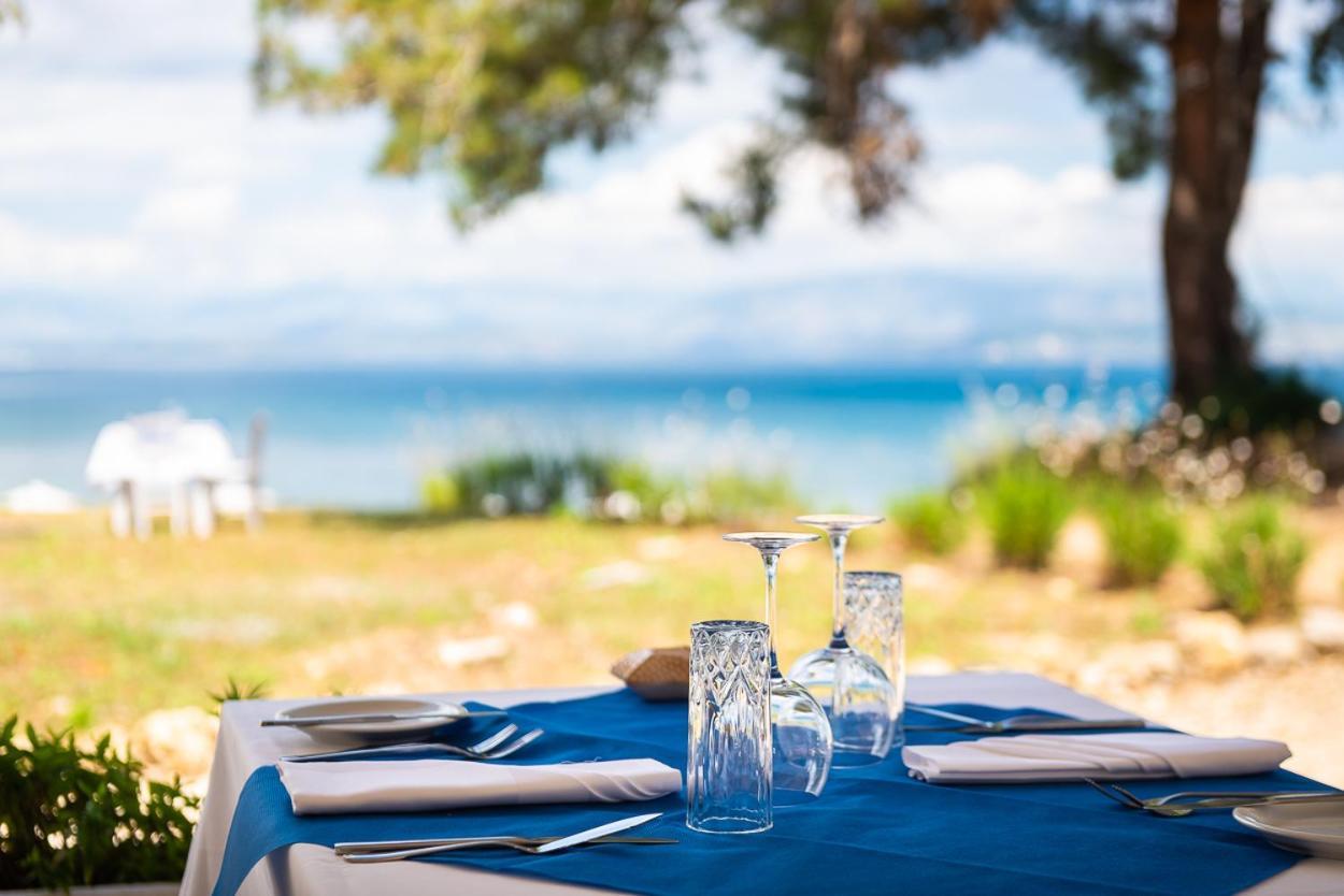 Villa Spiaggia Bianca Dafnila Exteriör bild